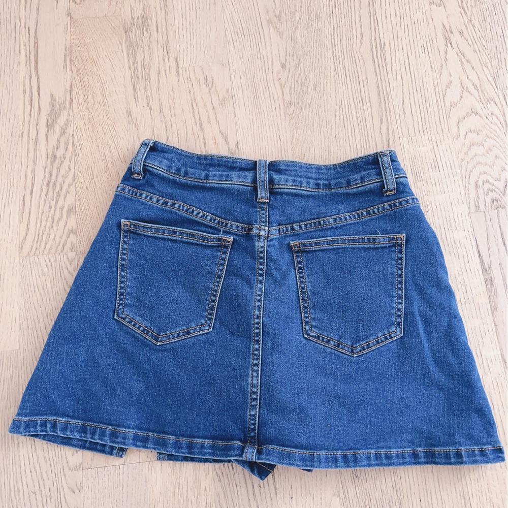 6ixty8ight soft denim mini skirt with layered shorts inside. 99%new condition. - Picture 5 of 8